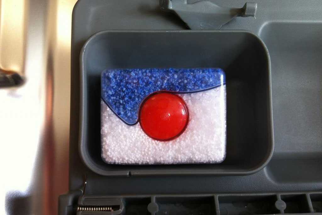 Не растворяется таблетка в посудомоечной машине  Hotpoint-Ariston